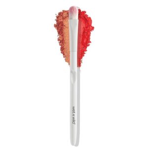wet n wild Eyeshadow Brush, Precision Blending Application, Soft Synthetic Fibers, Ergonomic Handle for Comfortable Precision Control